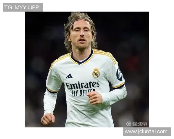 足球明星退役后最近加盟的球队与职业生涯回顾分析